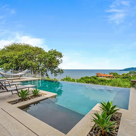Amazing Ocean And Mountain Views Villa